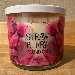 NWT Strawberry Pound Cake 3 Wick Candle